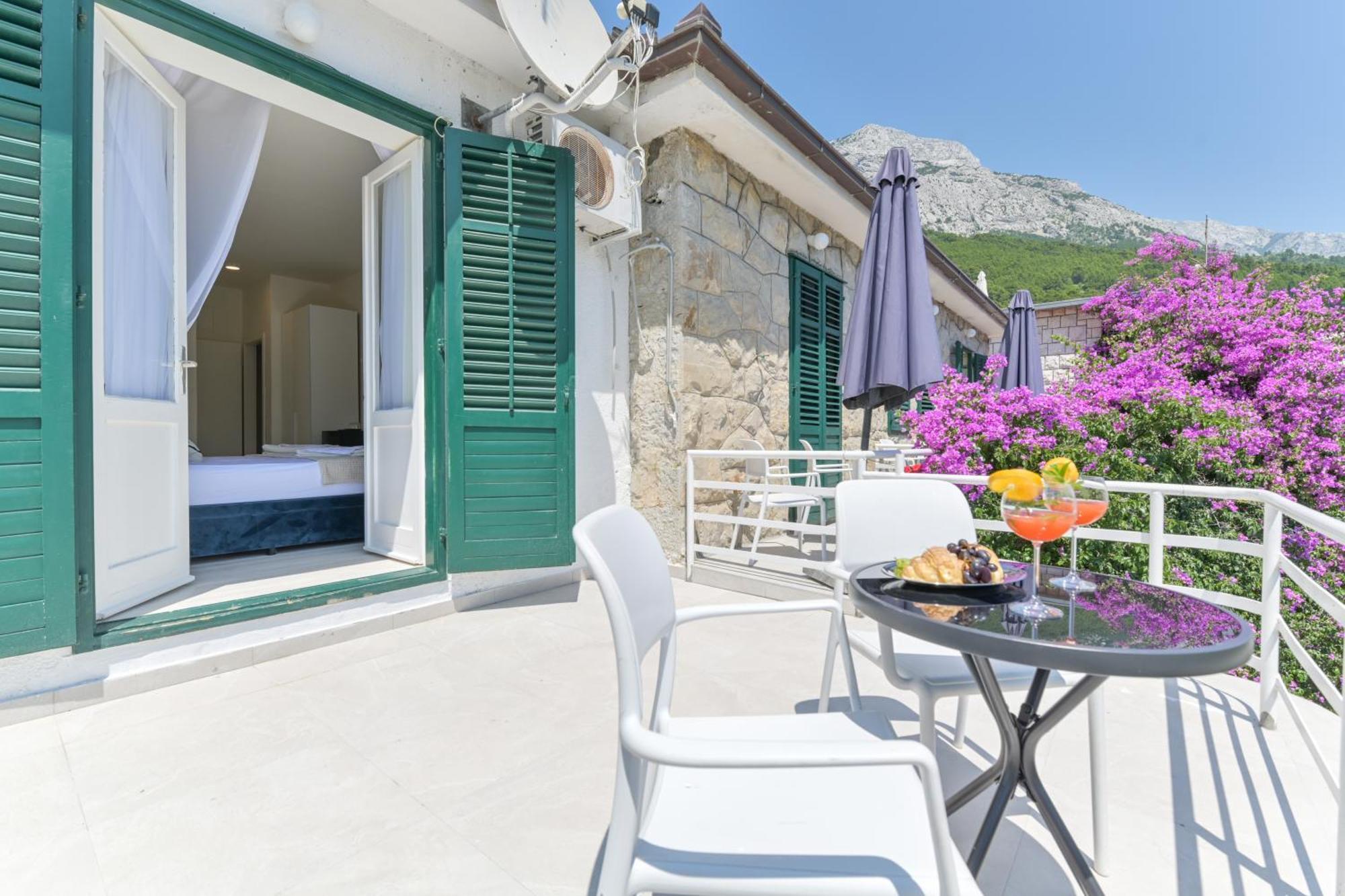 Aurora Beachfront Luxury Rooms&suites 4* Brela